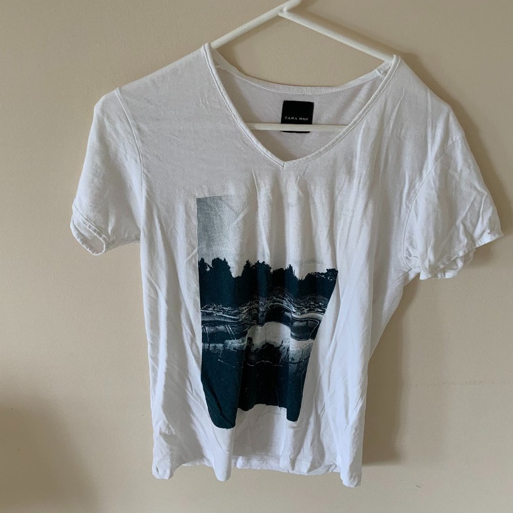 Zara White Men's V-Neck Graphic T-Shirt S
